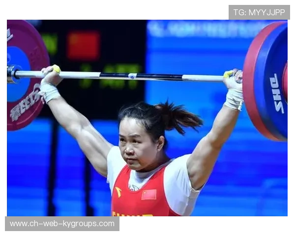 女子举重选手刷新世界纪录赢得掌声，女子举重打破世界纪录